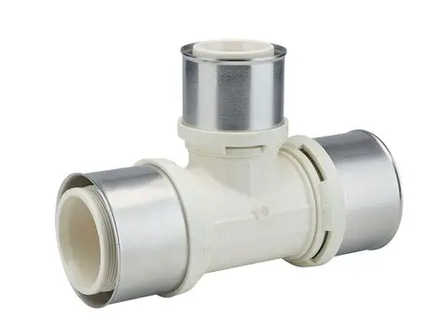 T-Stück aus Kunststoff mit Metallbeschichtung, geeignet für Rohrleitungen. Produkt von Fränkische für verbindende Anwendungen im Sanitärbereich.